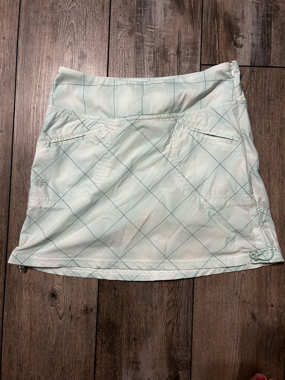 Athleta Tulum skort mint green and white plaid elastic tabs on side